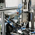 Automatizált alkatrész görgőző berendezés munkadarab ellenőrzéssel